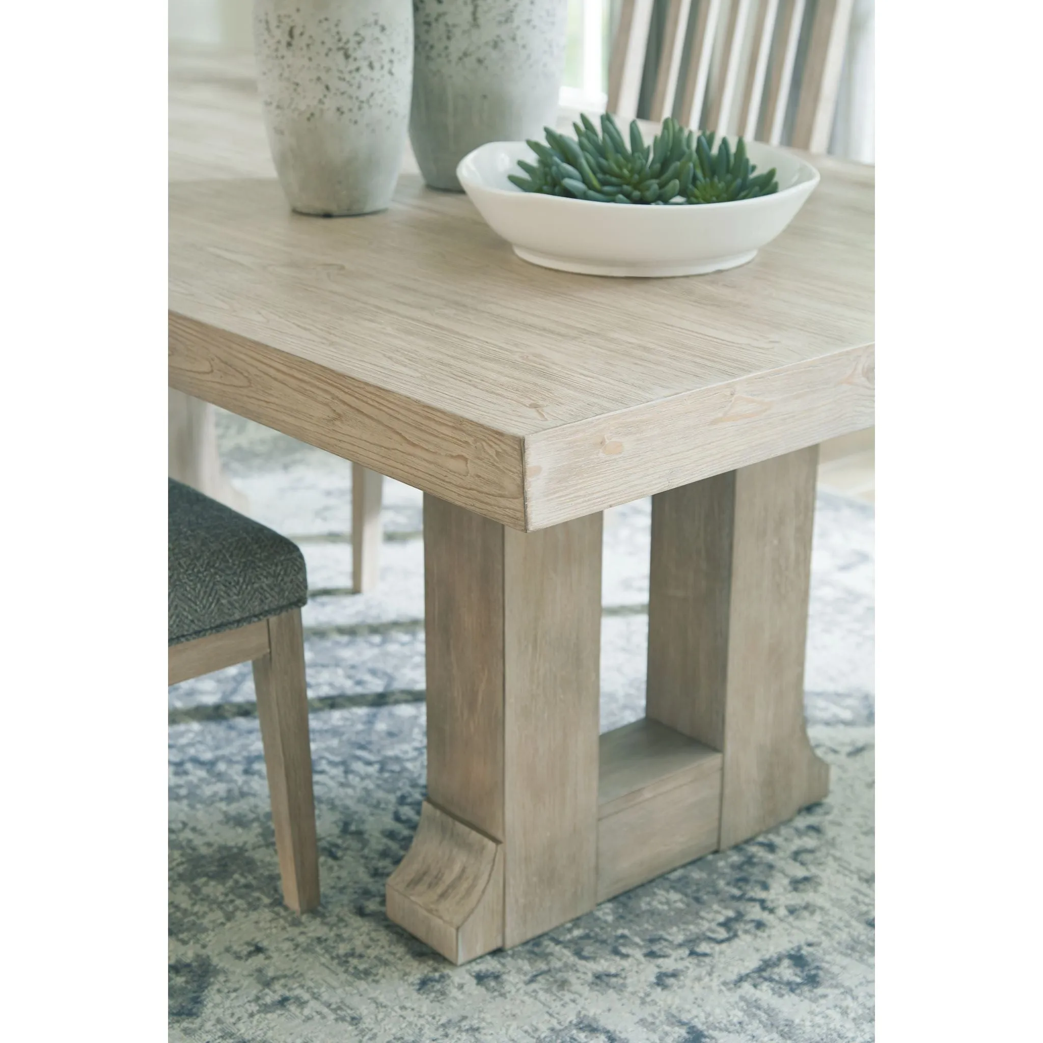 Hennington-EXCLUSIVE Dining Table