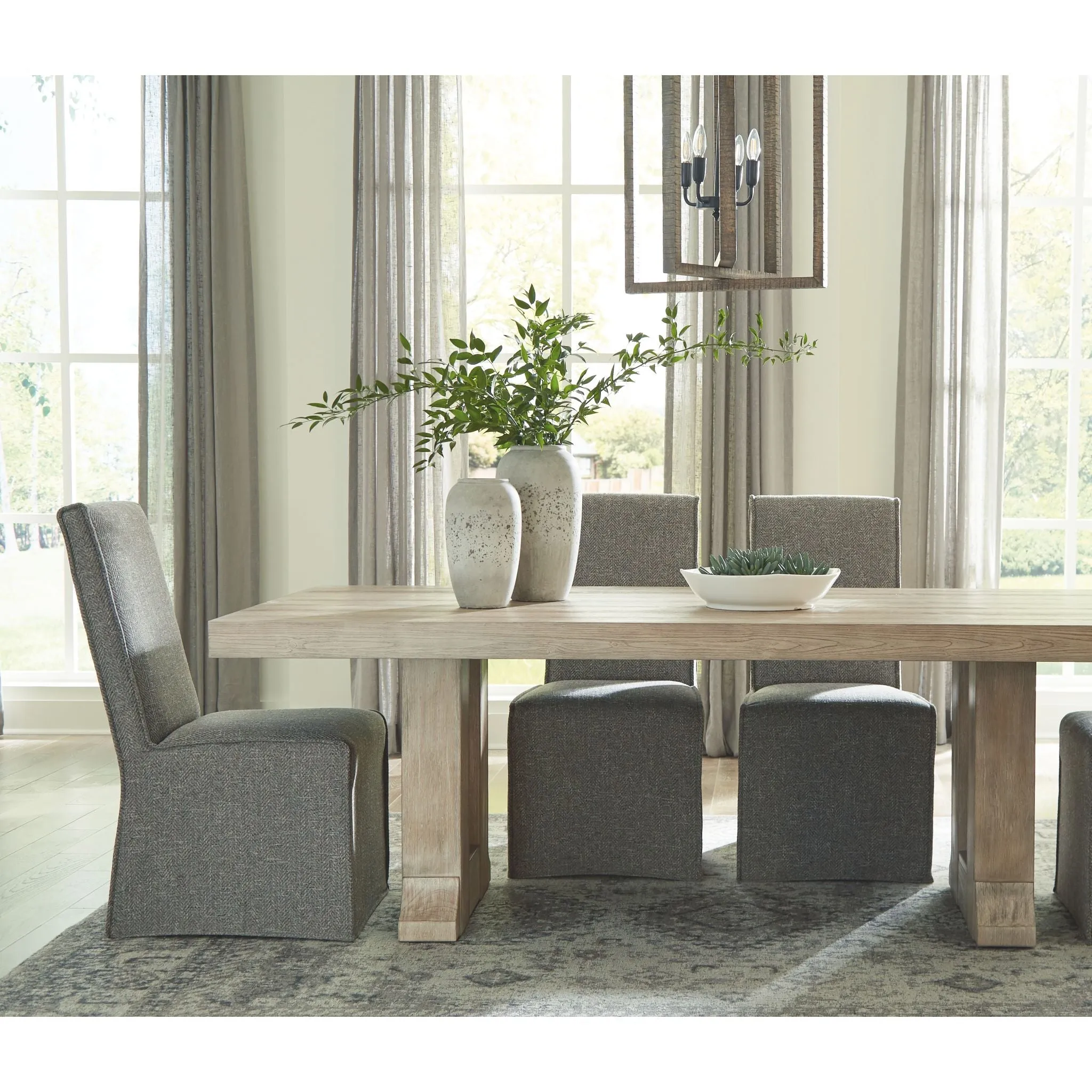 Hennington-EXCLUSIVE Dining Table