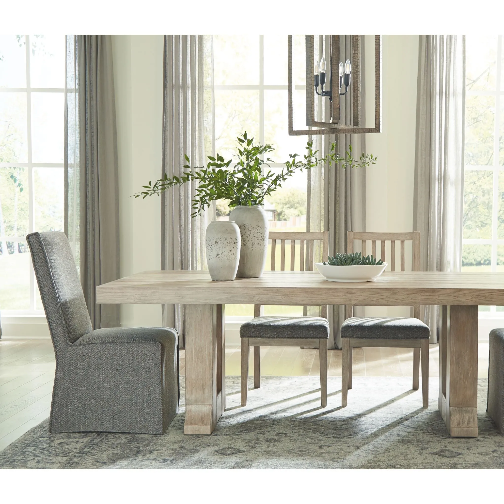 Hennington-EXCLUSIVE Dining Table