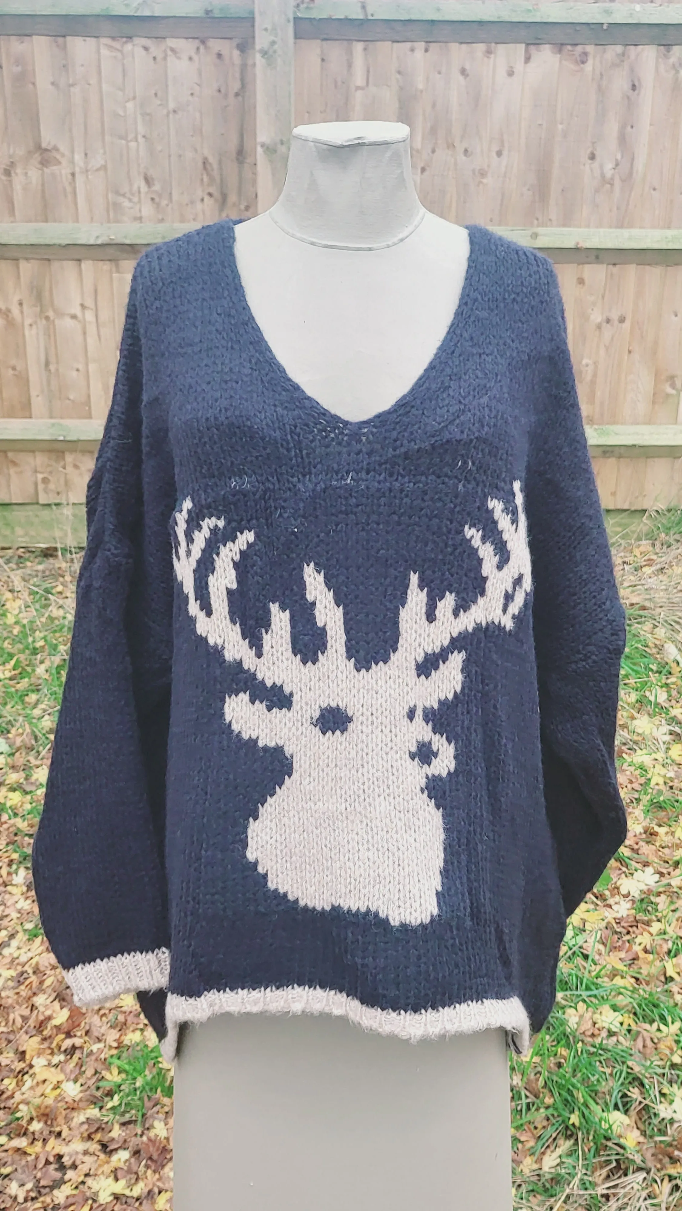 Wide Knit Stag Design Italian jumper 7S673