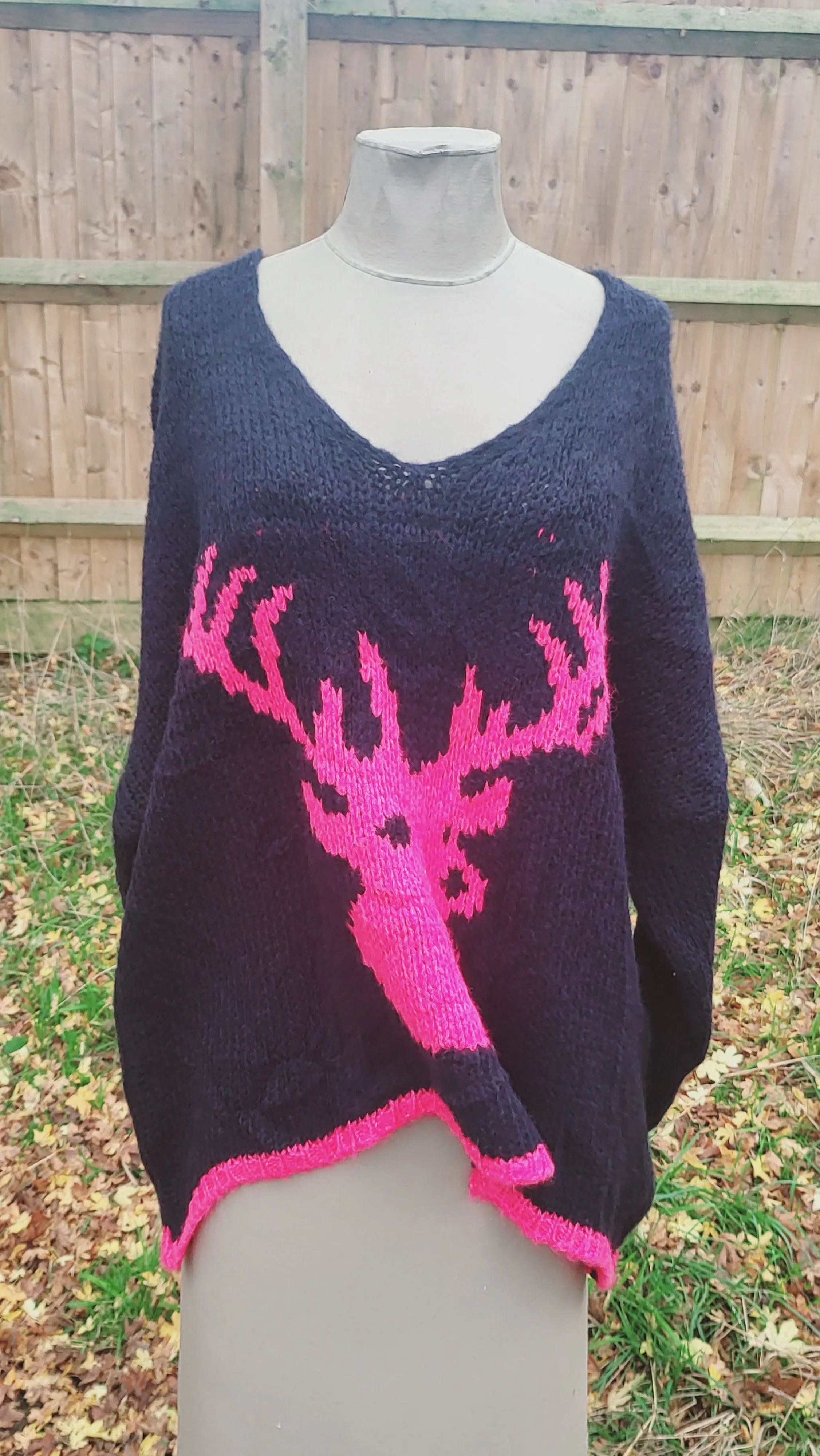 Wide Knit Stag Design Italian jumper 7S673