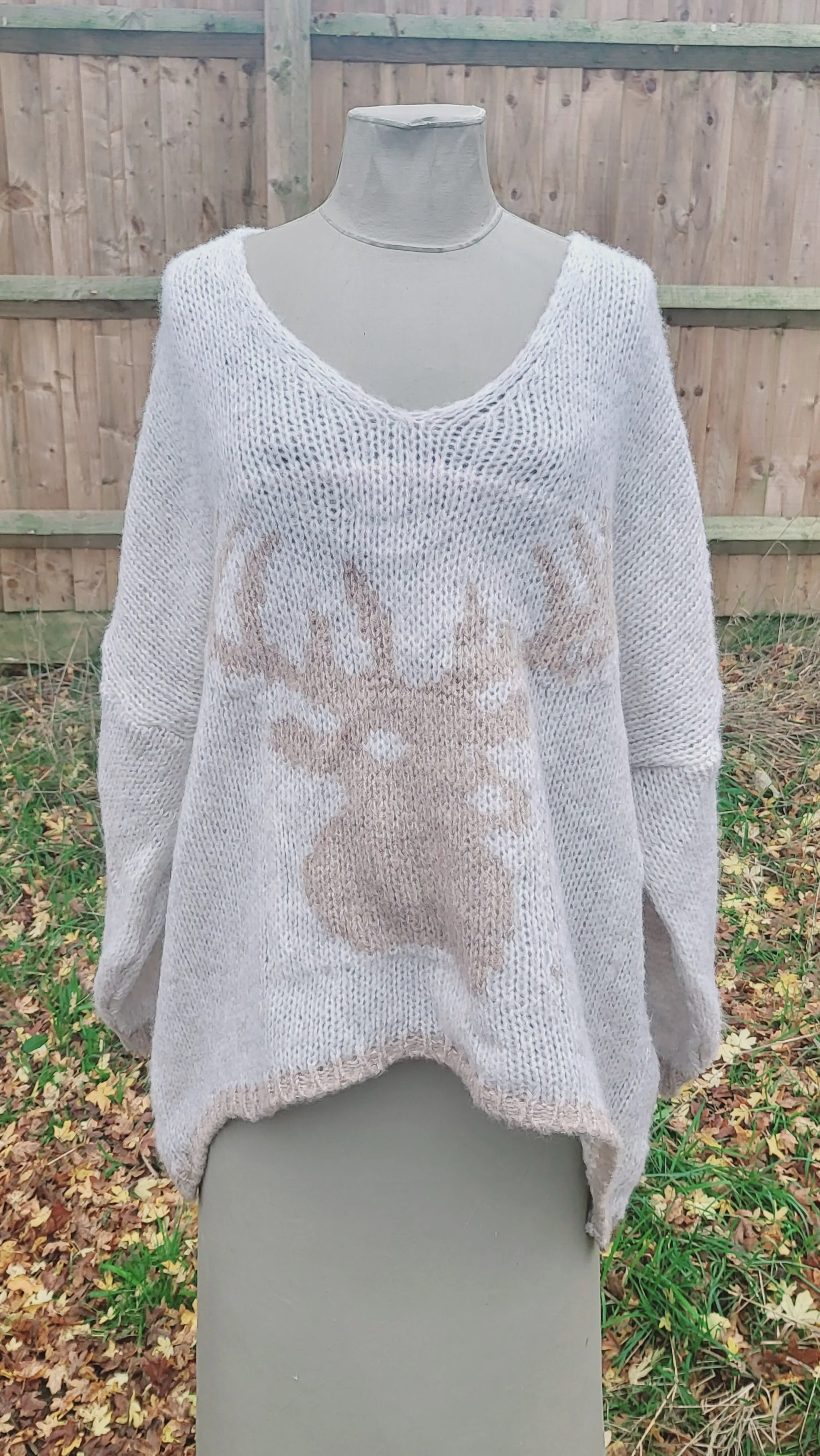 Wide Knit Stag Design Italian jumper 7S673